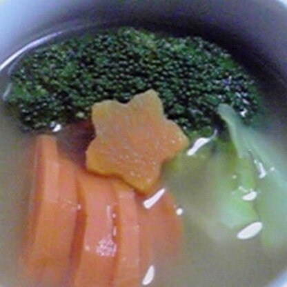 スープ多めにしました。
緑黄野菜がたっぷりでいいですね☆